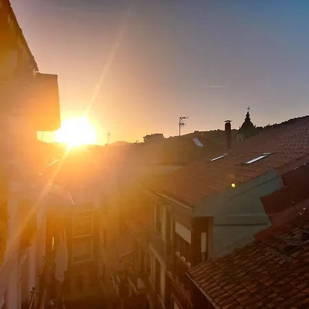 Con Encanto En El Puerto De