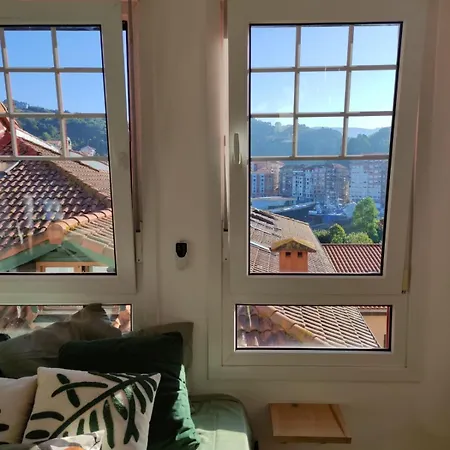 Con Encanto En El Puerto De *