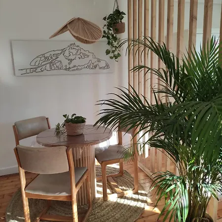 Con Encanto En El Puerto De