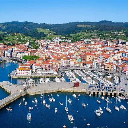 Con Encanto En El Puerto De