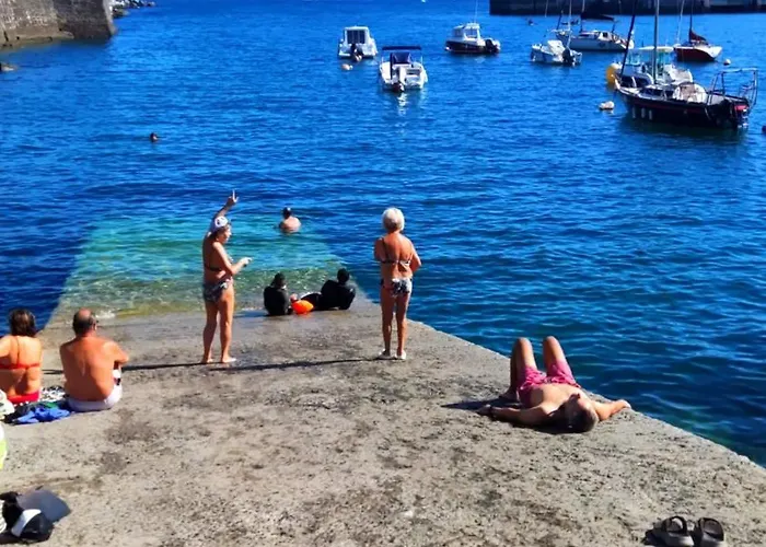 Con Encanto En El Puerto De