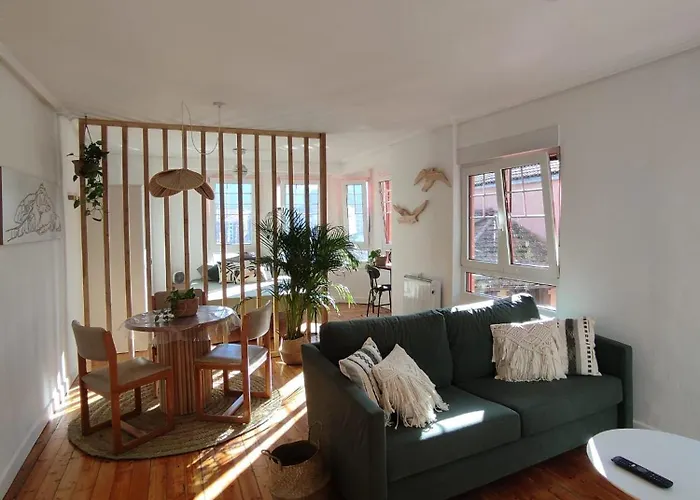 Con Encanto En El Puerto De *